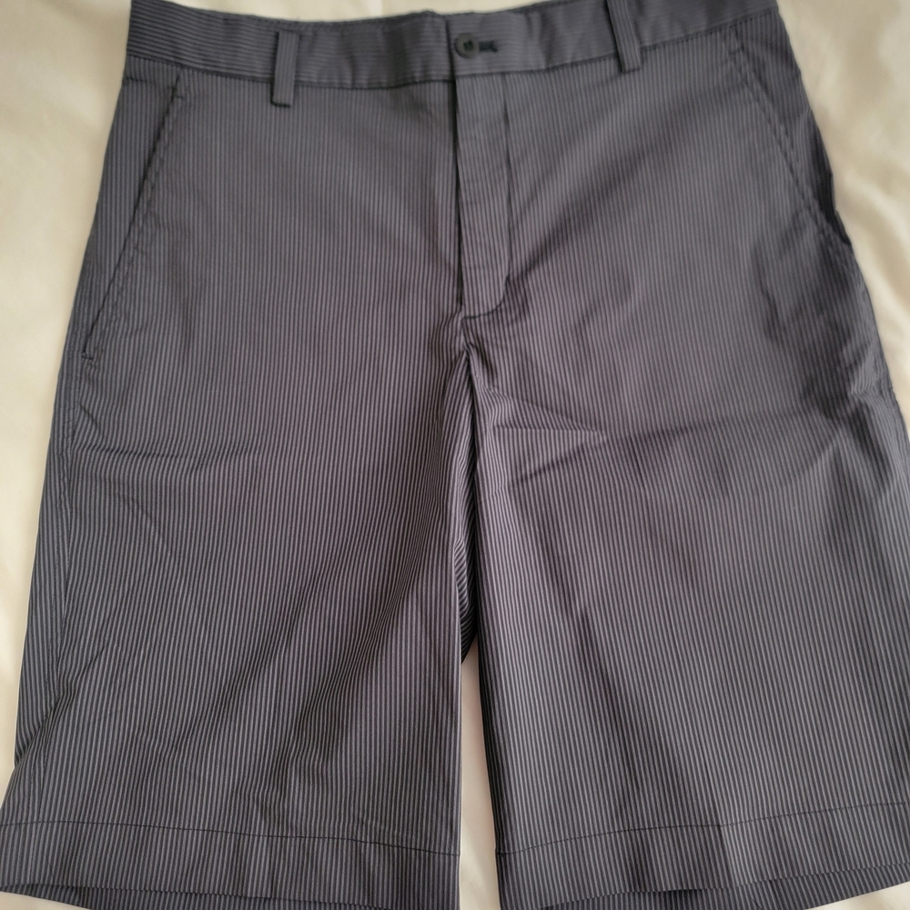 Nike Golf Men's Pinstriped Black Shorts Size 32
